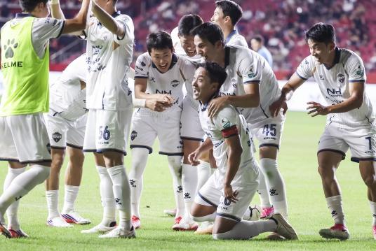 ‘포항 원정 4연승’ 김천상무, 포항 꺾고 리그 2연승!