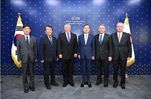 조현 외교부장관, 에이브럼스·벨·라캐머라 전(前) 주한미군사령관 접견